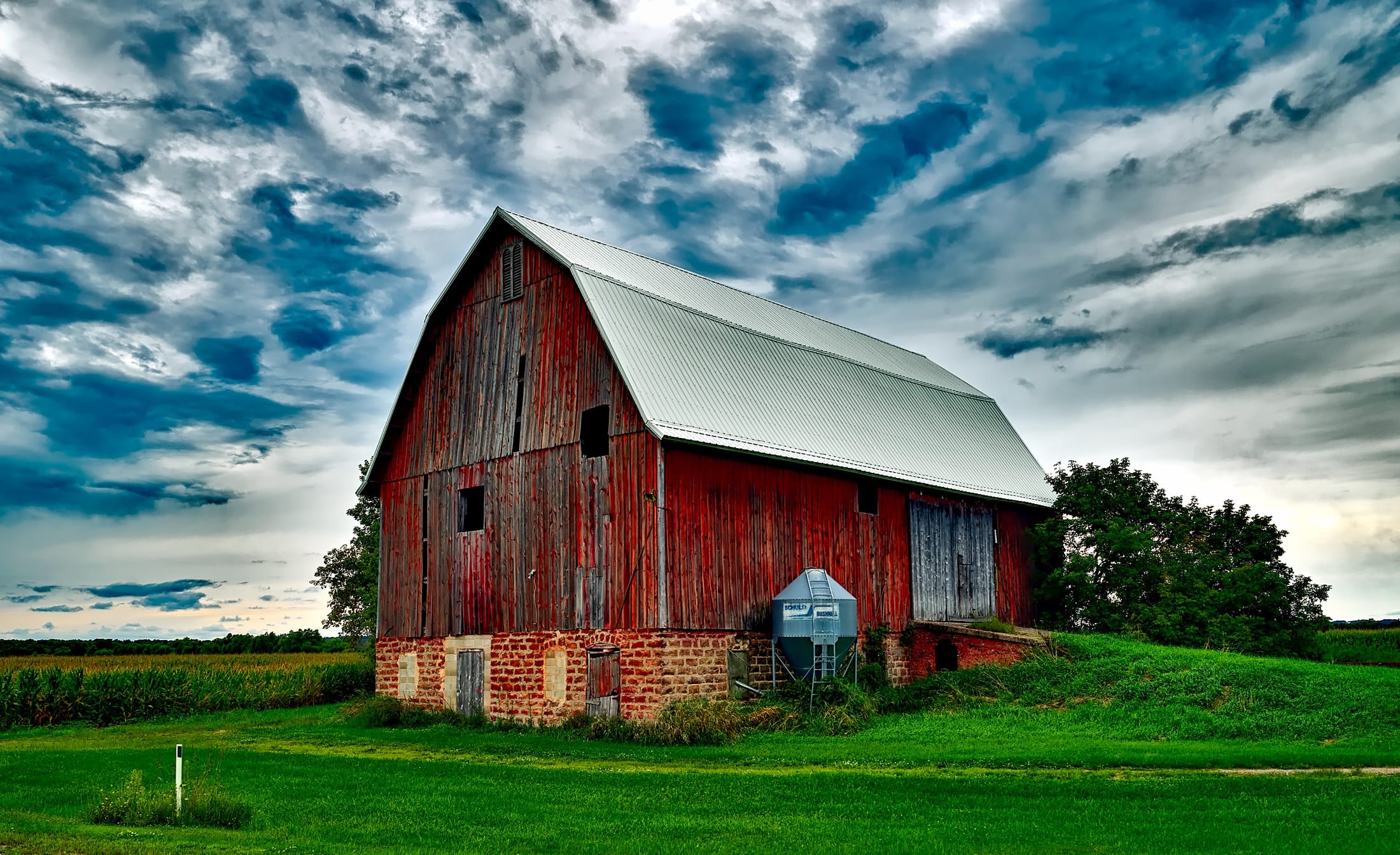 Image of a barn on farm land
