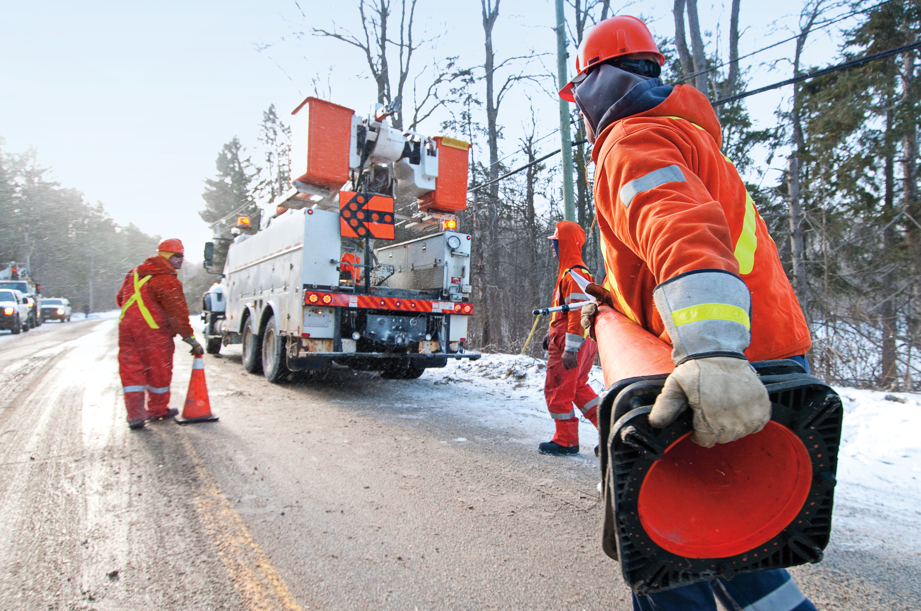 Image of a Hydro One crew responding to a power outage on a road