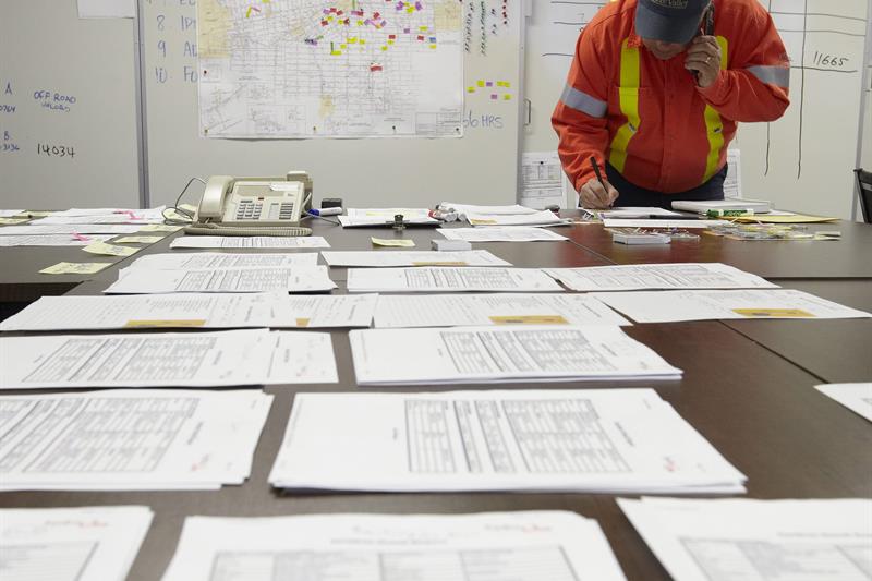 photo of Hydro One workers planning to deploy crews after a major storm