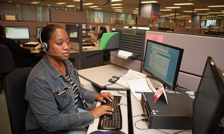 Image of a Hydro One Call Centre employee