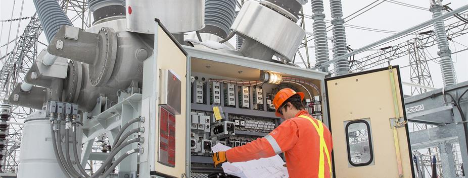 photo of a Hydro One worker at Hawthorne Transmission Station