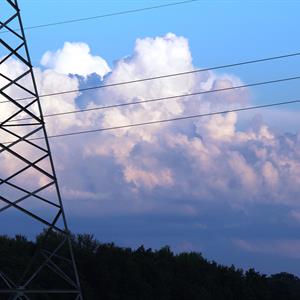 Image of a transmission station with the sky in the background