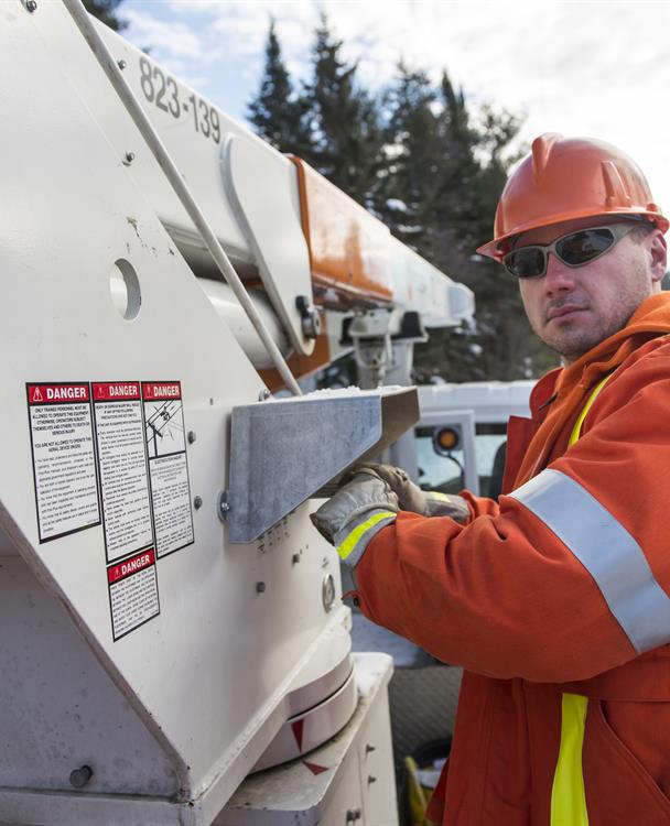 photo of a Hydro One worker wearing personal protective equipment