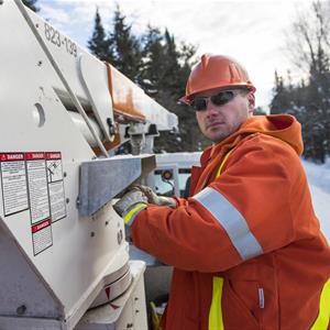 image of a Hydro One worker from Haldimand