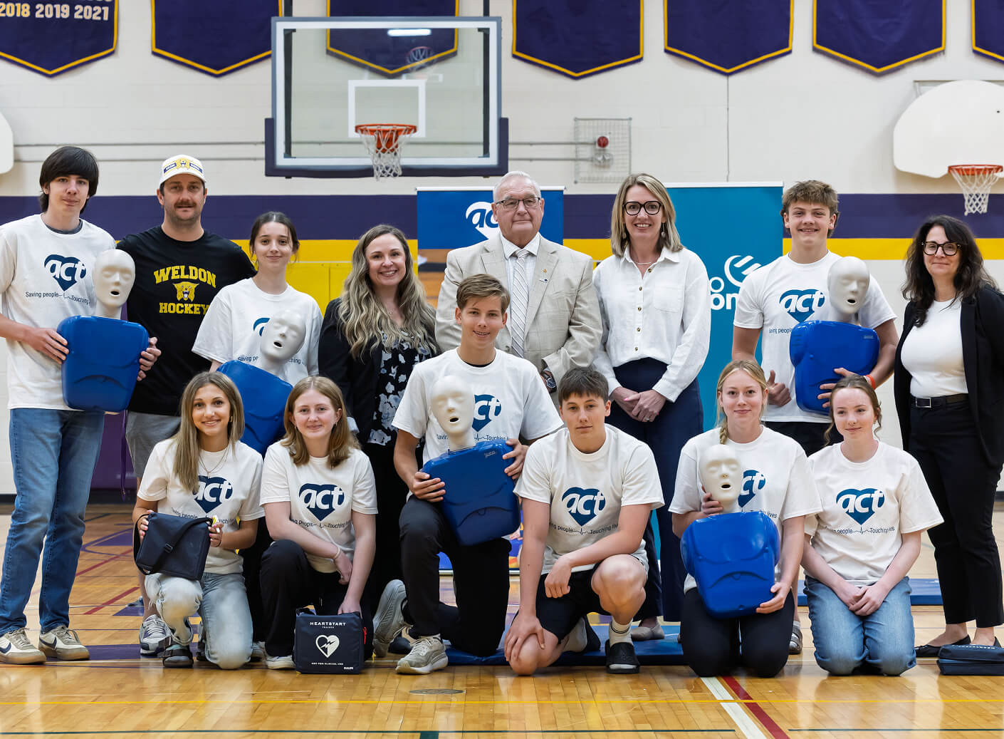 photo of teen heroes Tyler Brouillette and Levi Owl accepting their awards