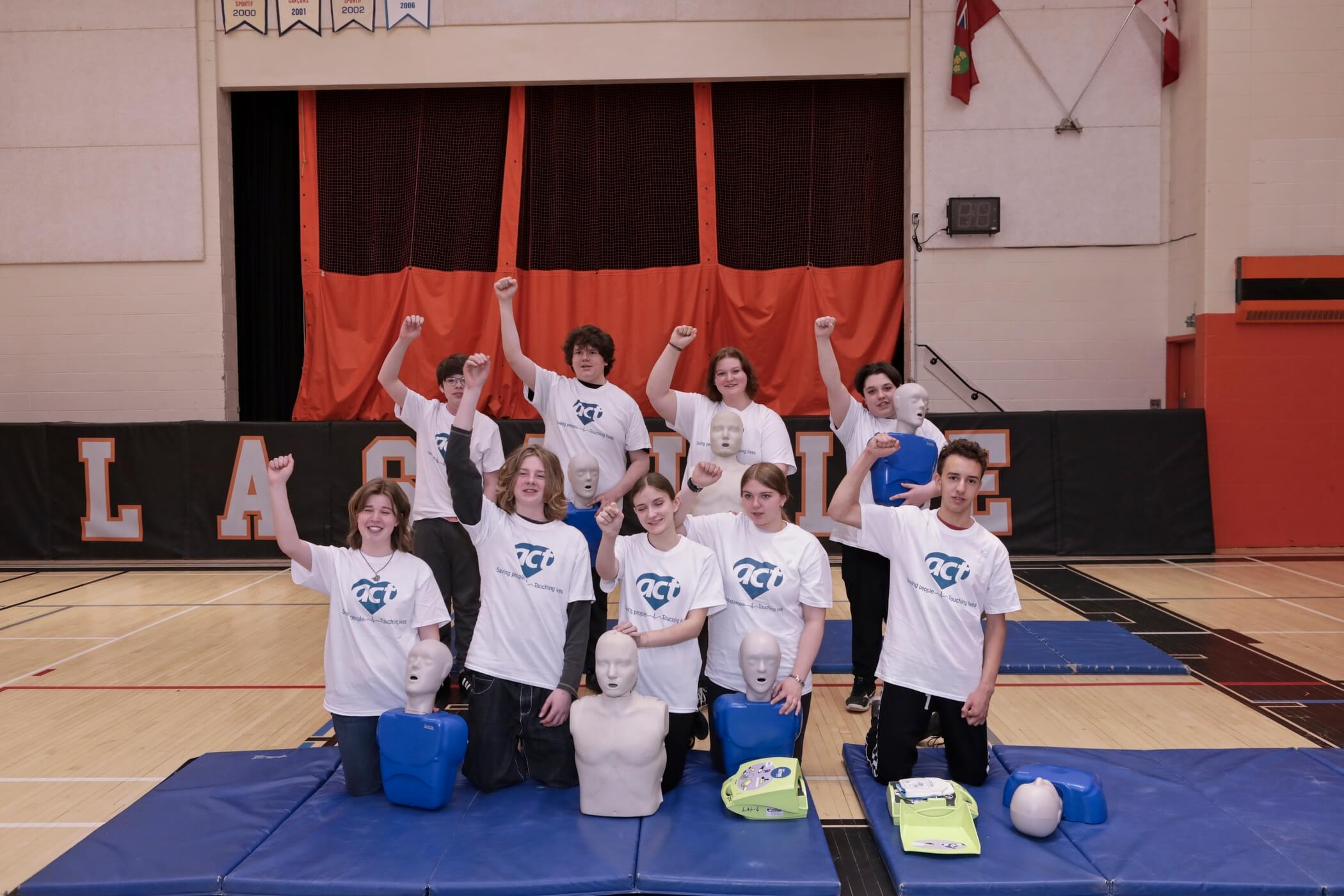 Image of students posing together with their CPR Dolls.