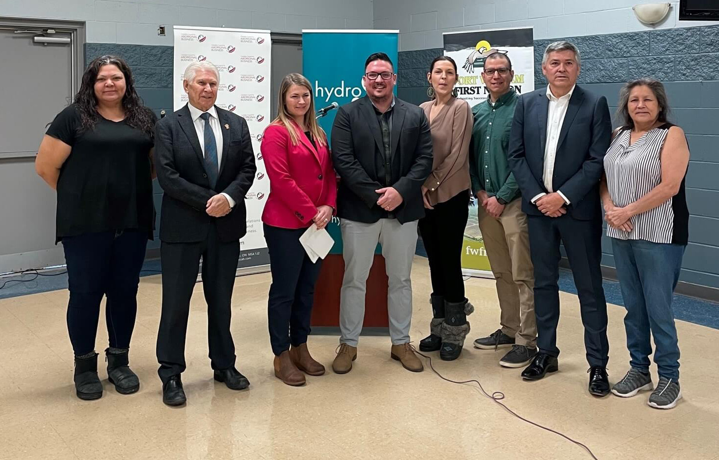 photo of recipients of the 2022 Hydro One Indigenous Entrepreneurship Grant and Hydro One representatives at an announcement event at Fort William First Nation on December 7, 2022