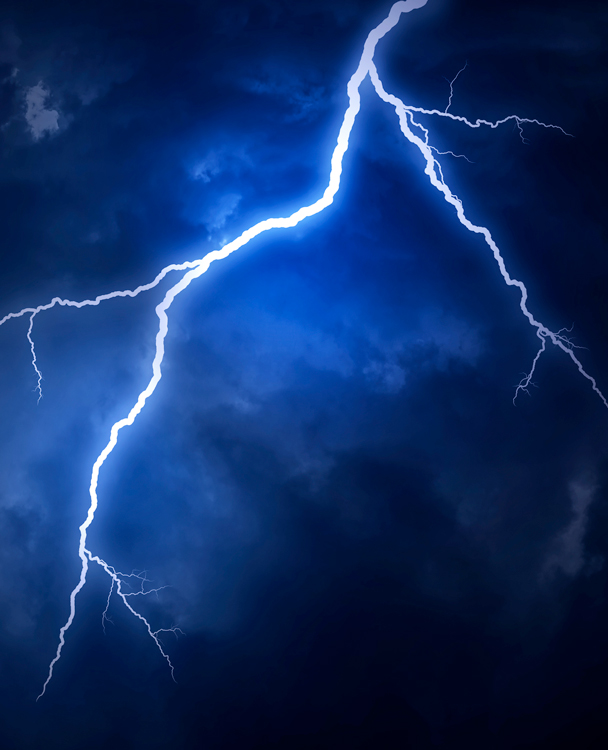 photo of a lightning bolt in the night sky