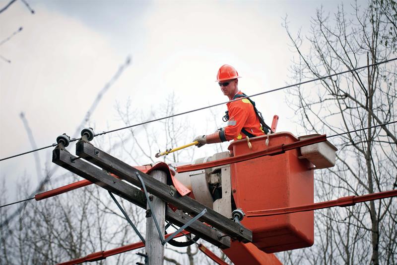 photo of a Hydro One lineman covering a power line