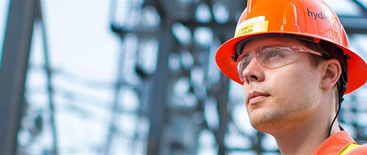 photo of a Hydro One worker wearing a hard hat