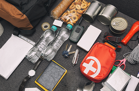 10 Essentials To Keep In Your Emergency Travel Kit