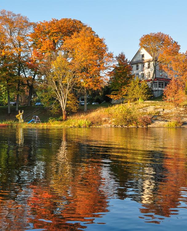 photo of a cottage in the fall