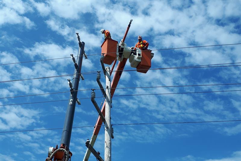 photo of Hydro One workers on a transmission tower